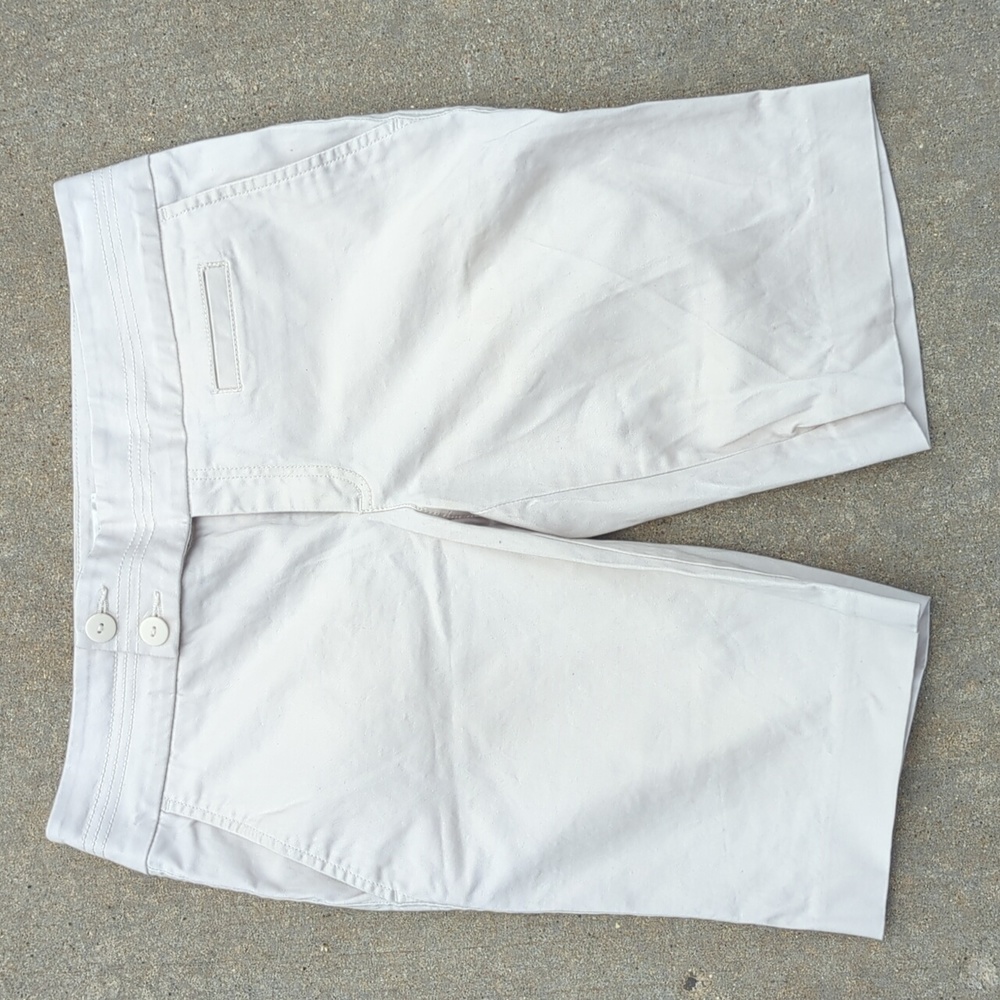 Old Navy Khaki bermudas size 8